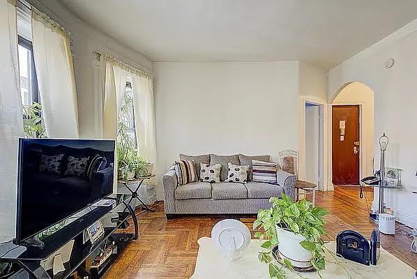 1304 Pacific St Unit B1, Brooklyn, NY 11216 - living room featuring arched walkways