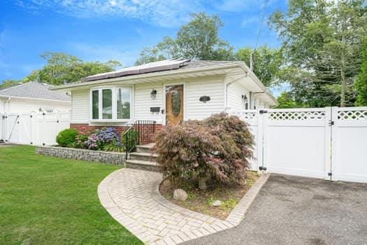 1063 Gridley St, Brentwood, NY 11706 - photo 2