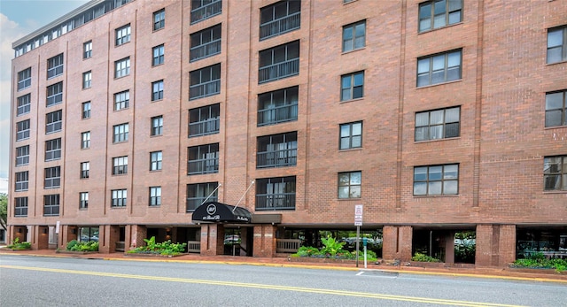 12 Bond St Unit 4C, Great Neck, NY 11021 - photo 1