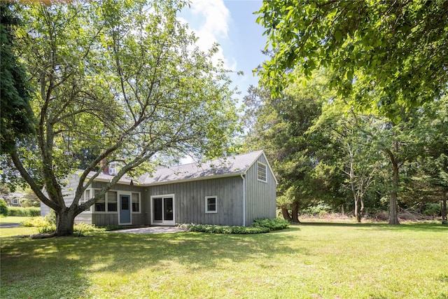795 Pine Tree Rd, Cutchogue, NY 11935 - view of front of house featuring a front yard