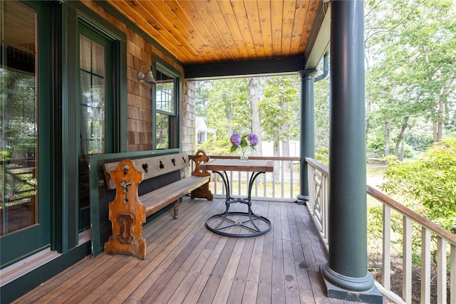 2860 Pine Tree Rd, Cutchogue, NY 11935 - view of porch