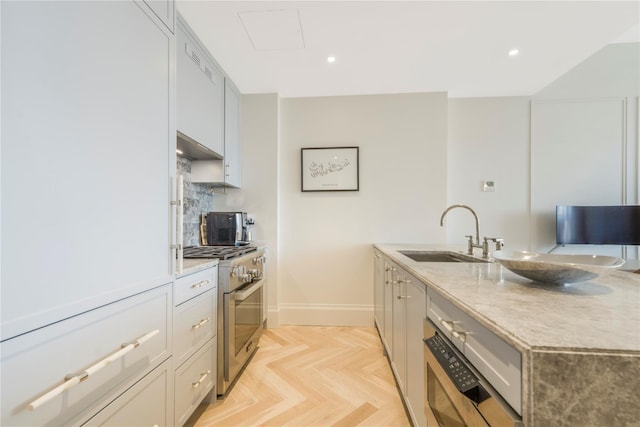 250 E 21st St Unit 9D, New York Manhattan, NY 10010 - kitchen with stainless steel stove, a peninsula, and recessed lighting
