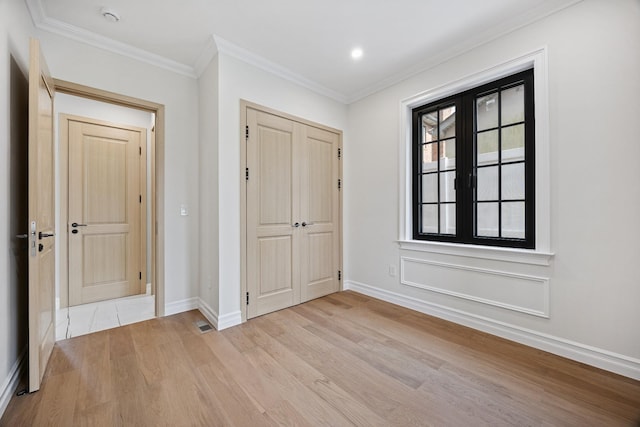 35-26 221st St, Bayside, NY 11361 - foyer featuring light wood-style floors, crown molding, and recessed lighting
