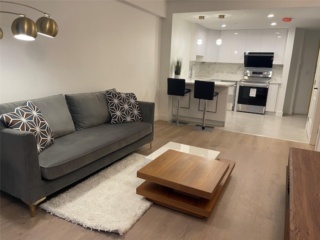 5216 Roosevelt Ave Unit 4A, Woodside, NY 11377 - photo 3