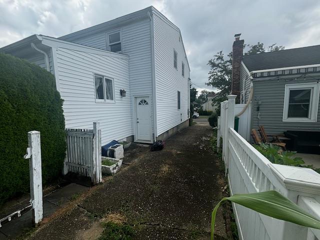 89 Hampton Ave, Albertson, NY 11507 - view of side of property