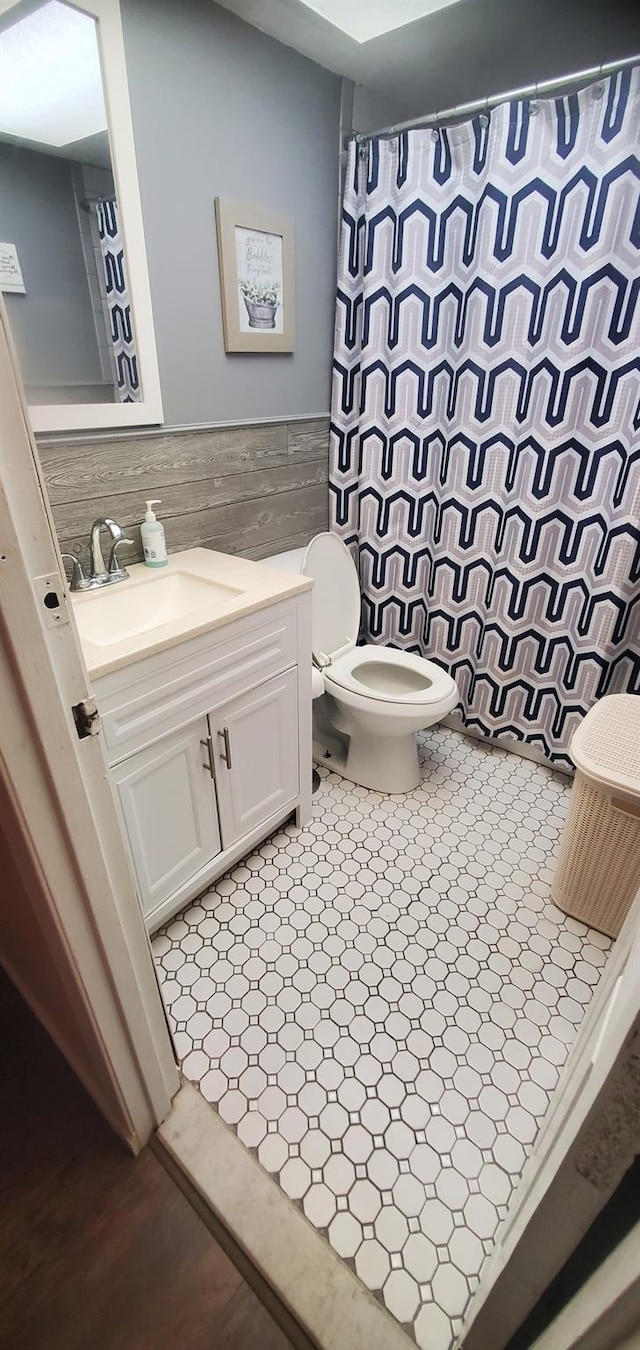 30 Chestnut Cir, Staten Island, NY 10312 - full bathroom featuring vanity and curtained shower