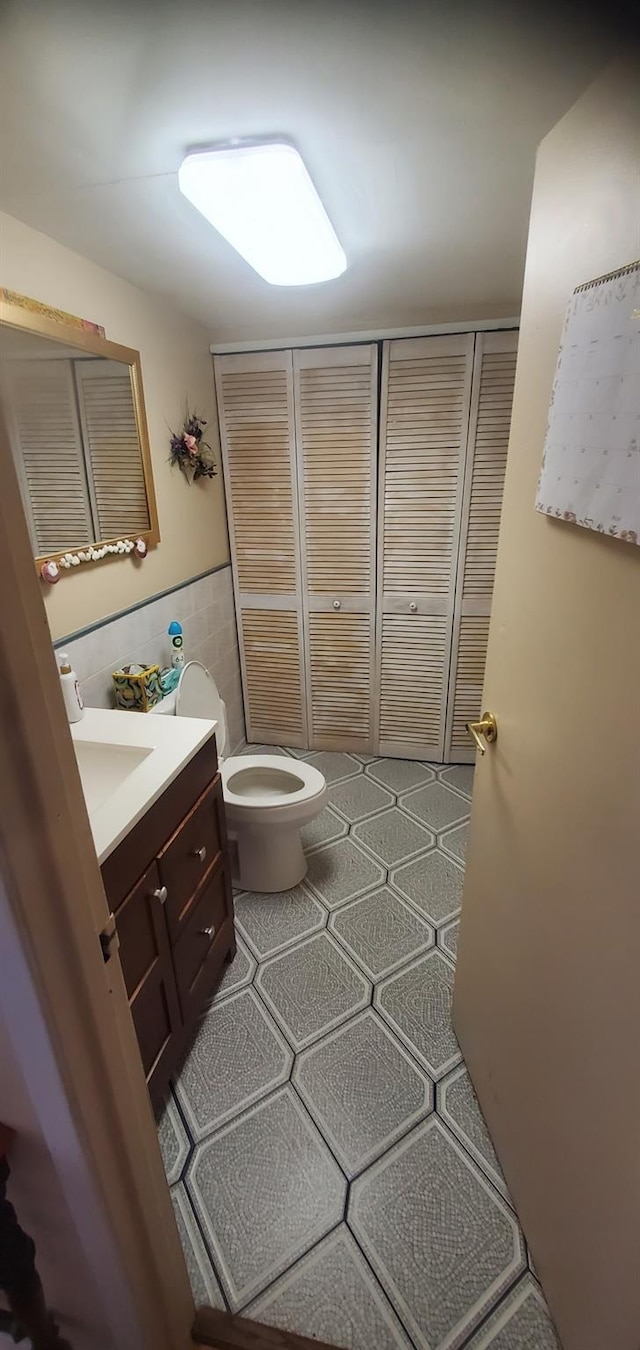 30 Chestnut Cir, Staten Island, NY 10312 - bathroom featuring vanity, a closet, and tile walls