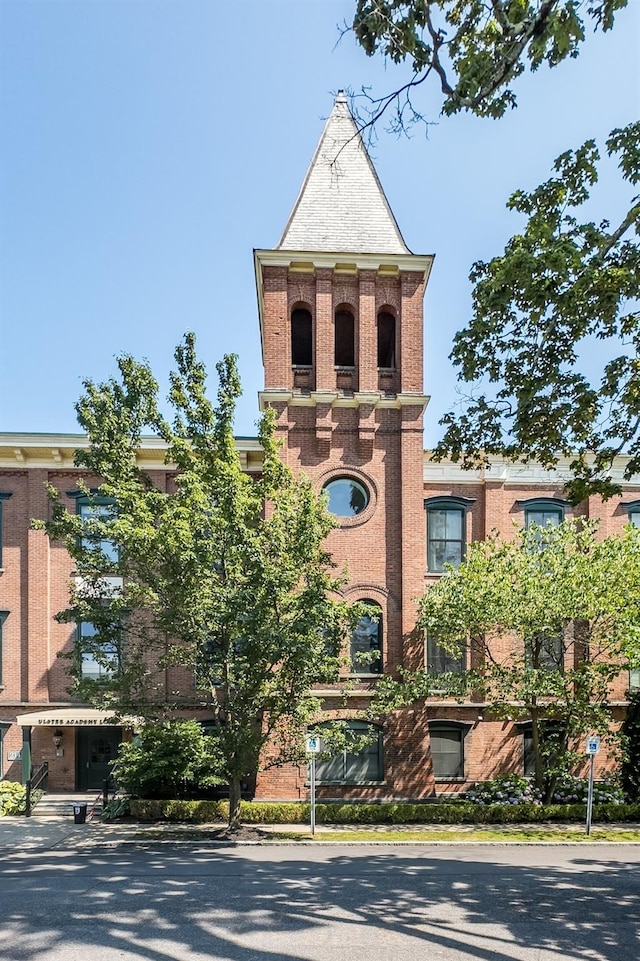 214 W Chestnut St Unit 301, Kingston, NY 12401 - photo 2