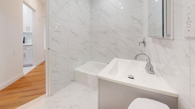 66-15 Thornton Pl Unit 6S, Rego Park, NY 11374 - bathroom with vanity and a bathtub