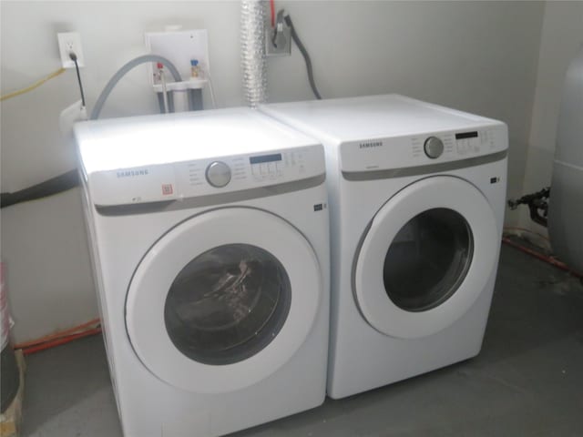 118 Muncy Ave, West Babylon, NY 11704 - laundry area featuring washing machine and dryer