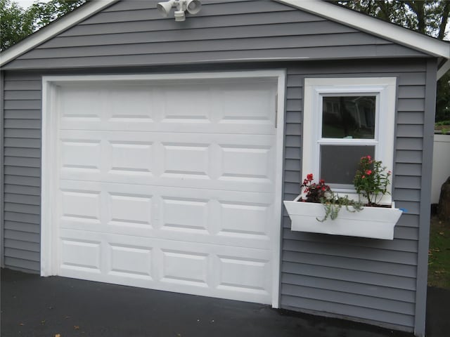 118 Muncy Ave, West Babylon, NY 11704 - view of garage