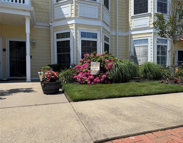 907 Emily Dr, Patchogue, NY 11772 - photo 1