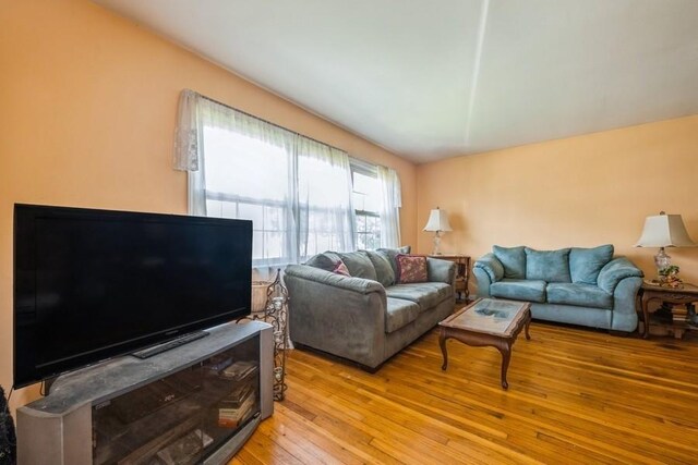 236 N Richmond Ave, Massapequa, NY 11758 - photo 3