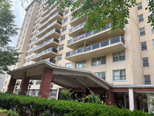 175-20 Wexford Ter Unit 4K, Jamaica Estates, NY 11432 - photo 1