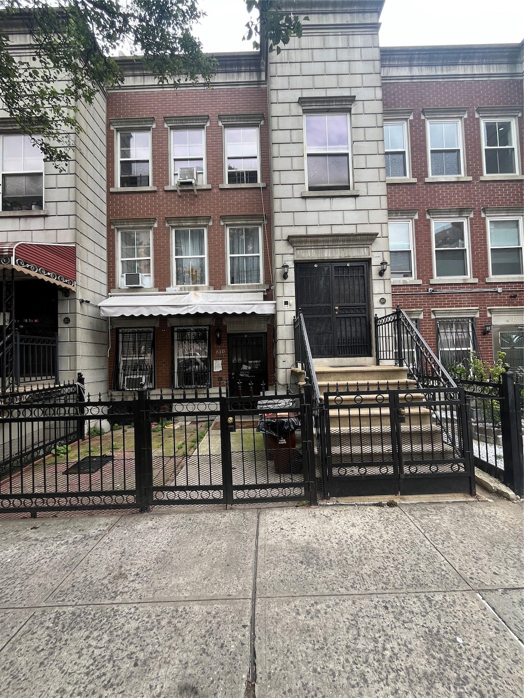 810 Courtlandt Ave, Bronx, NY 10451 - photo 1
