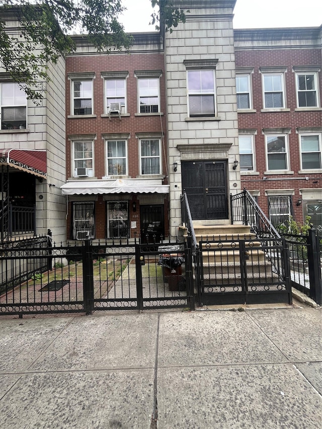810 Courtlandt Ave, Bronx, NY 10451 - photo 1