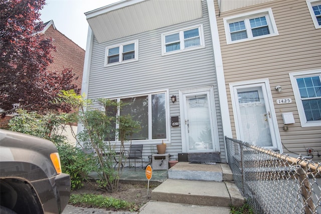 1423 Shore Dr, Bronx, NY 10465 - photo 1