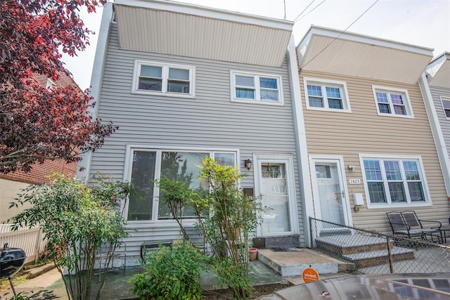 1423 Shore Dr, Bronx, NY 10465 - photo 2