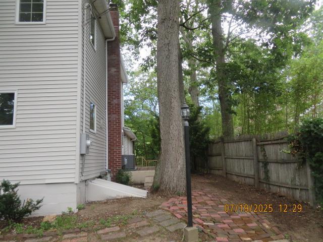 10 Woodland Ln, Huntington, NY 11743 - photo 2