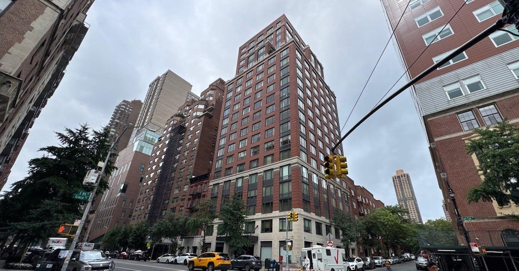 90 E End Ave Unit 10B, New York Manhattan, NY 10028 - photo 1