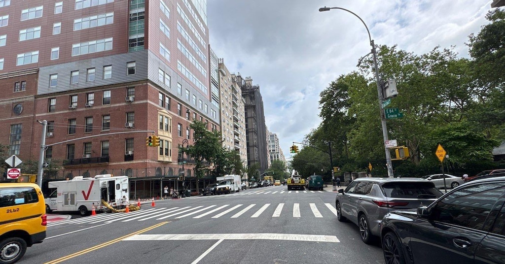 90 E End Ave Unit 10B, New York Manhattan, NY 10028 - photo 4