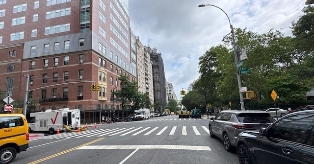 90 E End Ave Unit 10B, New York Manhattan, NY 10028 - photo 4