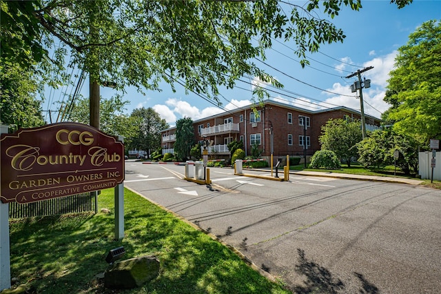 59 Farber Dr Unit 59, West Babylon, NY 11704 - photo 2
