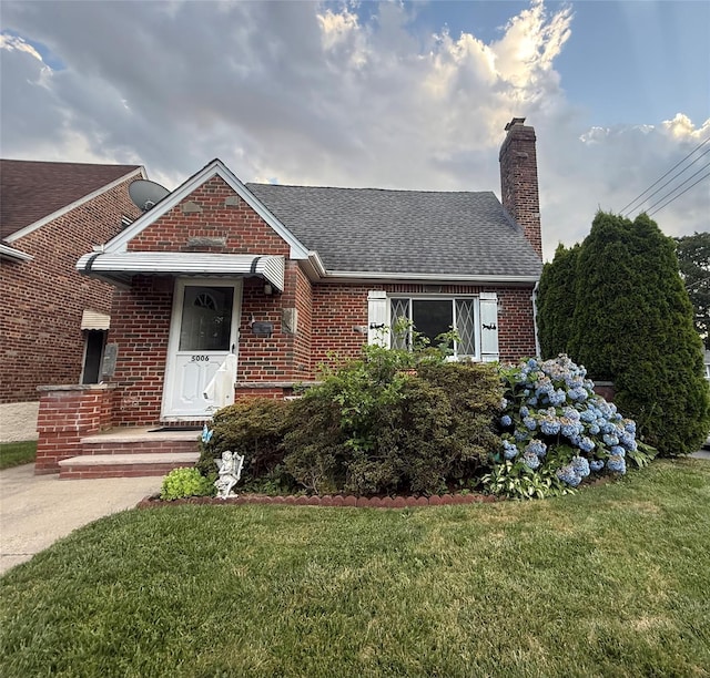 5006 Marathon Pkwy, Little Neck, NY 11362 - photo 1