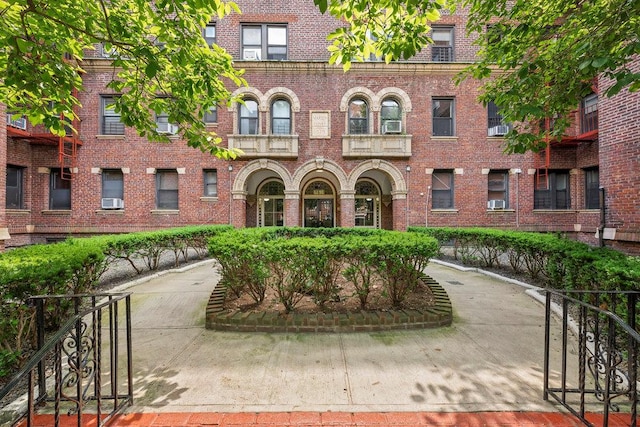 62-98 Saunders St Unit 2L, Rego Park, NY 11374 - photo 1