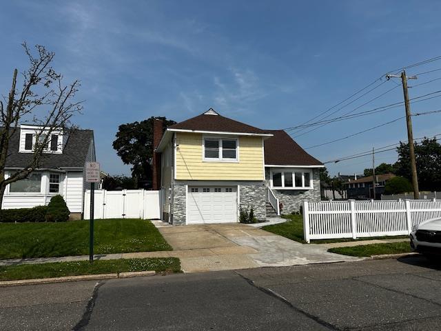 558 Oxford Rd, Cedarhurst, NY 11516 - photo 1