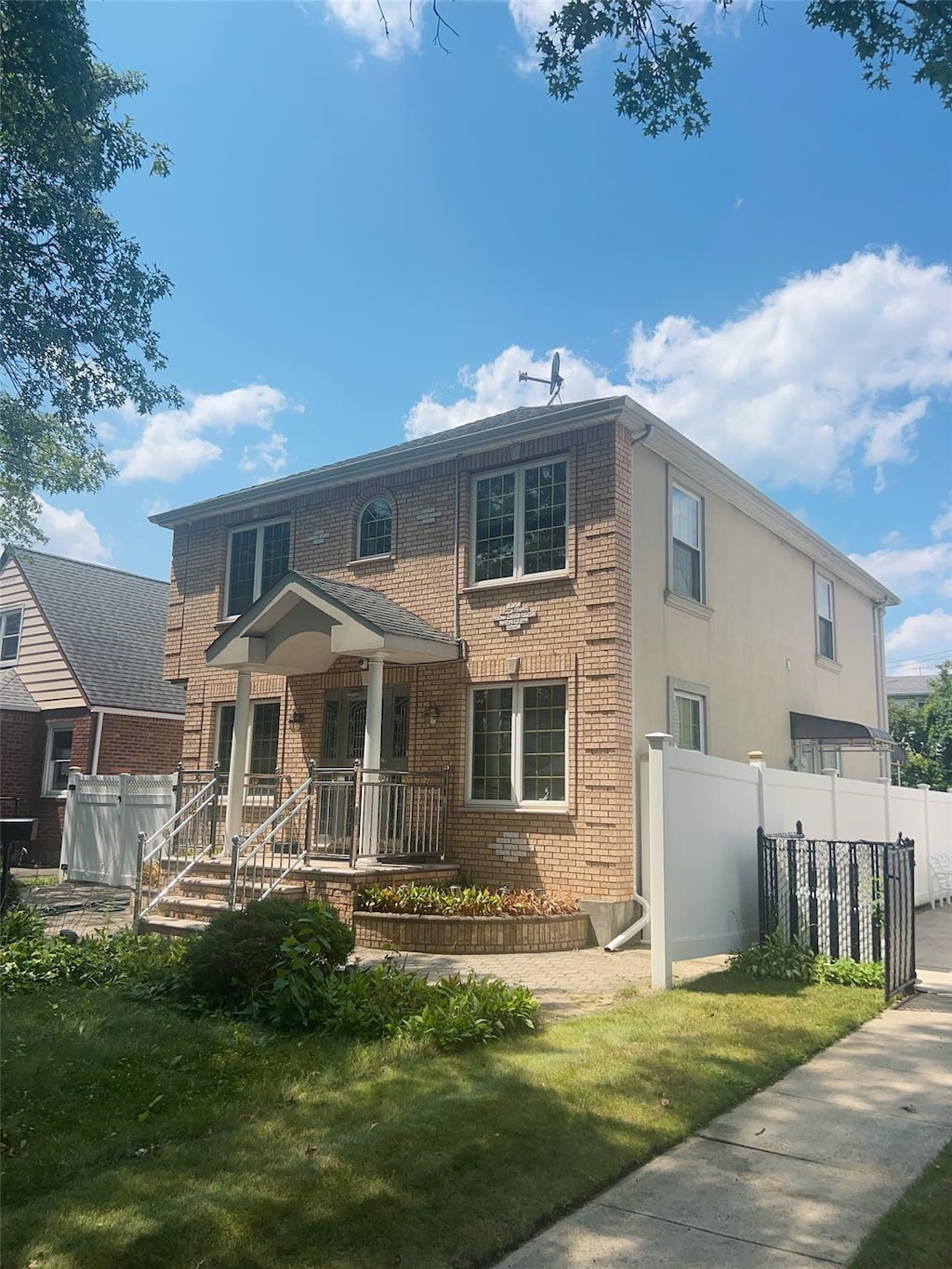 263-15 83rd Ave, Glen Oaks, NY 11004 - photo 3