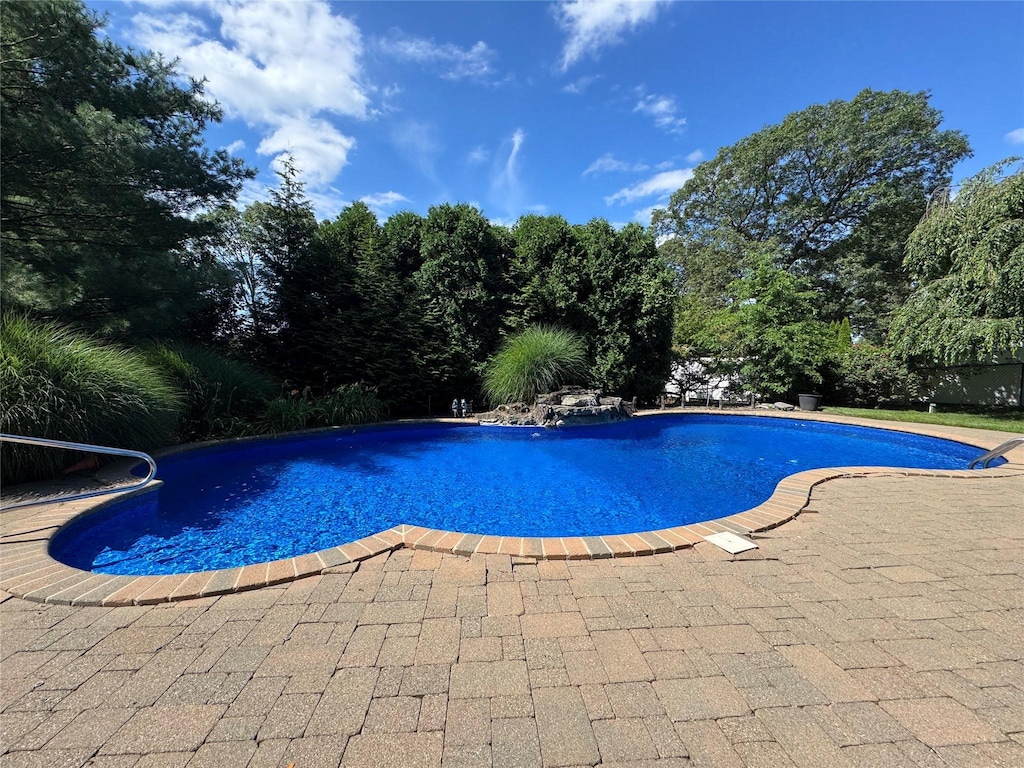 17 Harvard Dr, Woodbury, NY 11797 - photo 2