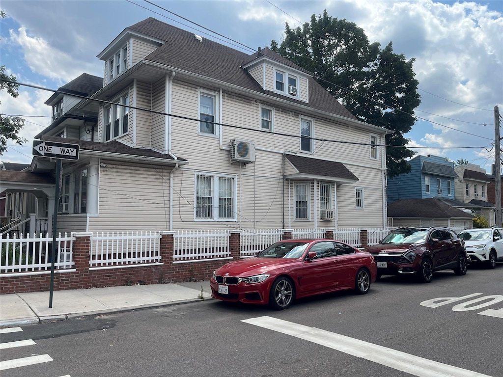87-52 143rd St, Briarwood, NY 11435 - photo 2