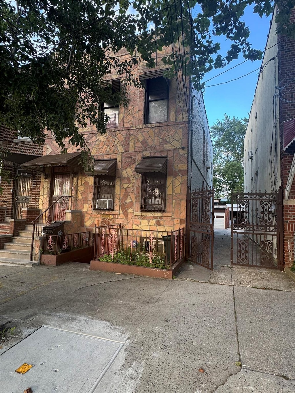 2936 Hone Ave, Bronx, NY 10469 - photo 2