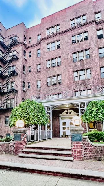 170-40 Highland Ave Unit 405, Jamaica Estates, NY 11432 - photo 1