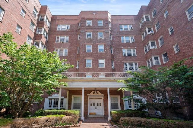 8449 168th St Unit 2U, Jamaica Estates, NY 11432 - photo 1