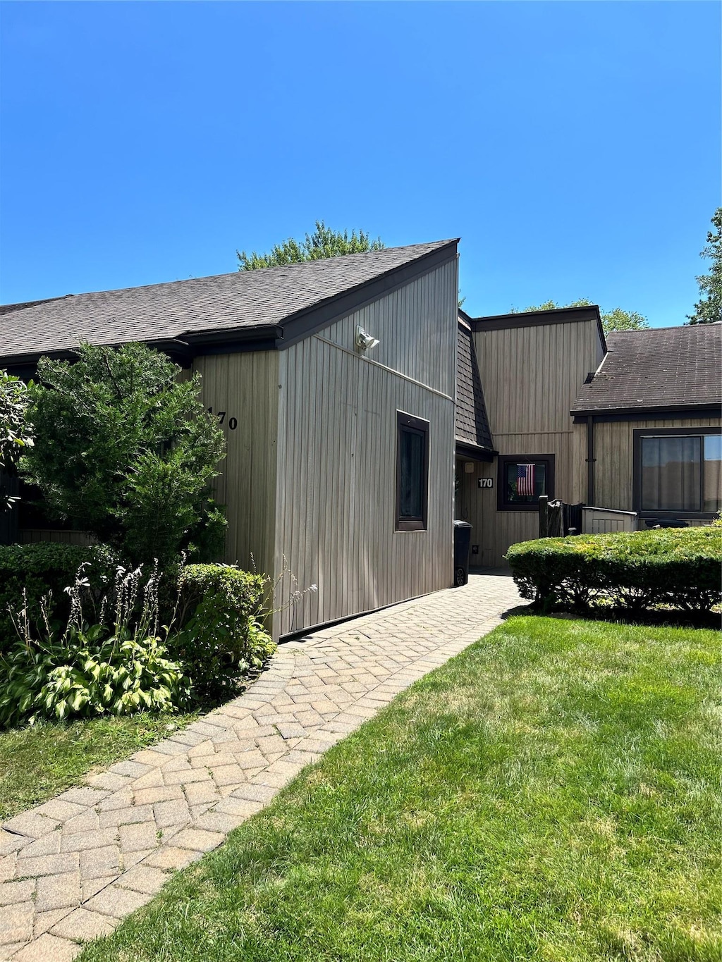 170 Strathmore Gate Dr, Stony Brook, NY 11790 - photo 2