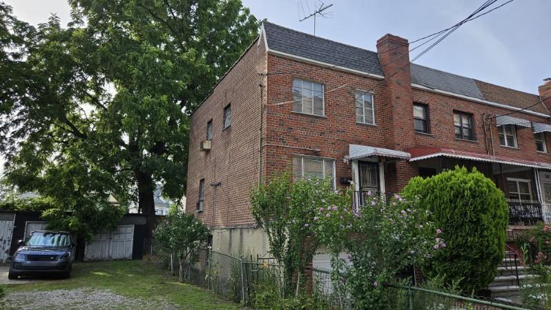 4749 Richardson Ave, Bronx, NY 10470 - photo 3