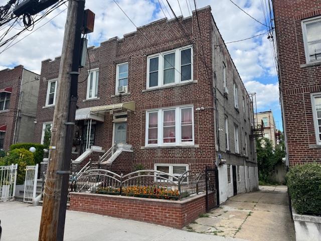 3340 Fish Ave, Bronx, NY 10469 - photo 1