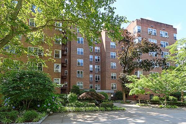 209-80 18th Ave Unit 2G, Bayside, NY 11360 - photo 2