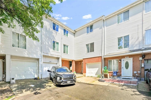 247 Ilyssa Way, Staten Island, NY 10312 - photo 2