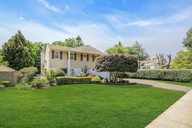 81 Tulipwood Dr, Commack, NY 11725 - photo 1