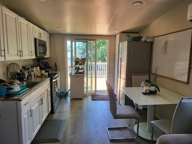 9 Walnut St E, Central Islip, NY 11722 - photo 5