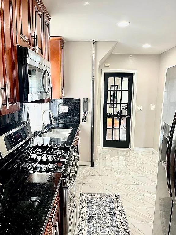 3992 Rombouts Ave, Bronx, NY 10466 - photo 12