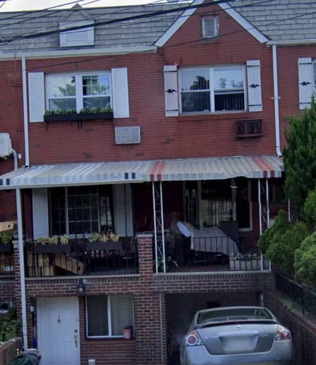 51-29 69th Pl, Woodside, NY 11377 - photo 1