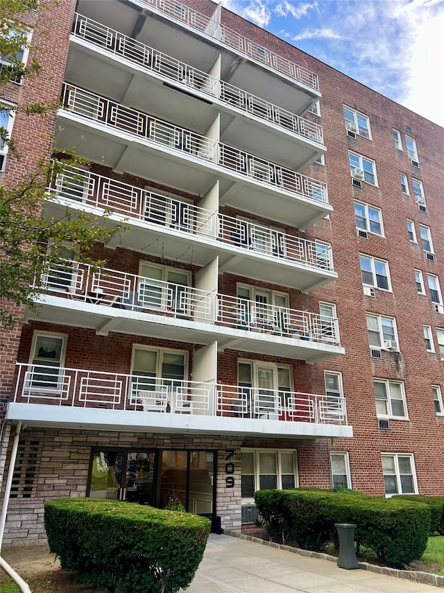 709 Warburton Ave Unit 7H, Yonkers, NY 10701 - photo 1