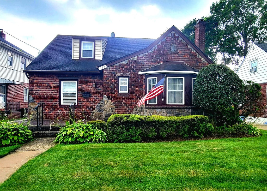 715 Iris St, Franklin Square, NY 11010 - photo 1