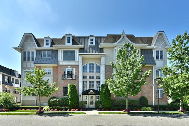 415 Pacing Way, Westbury, NY 11590 - photo 2