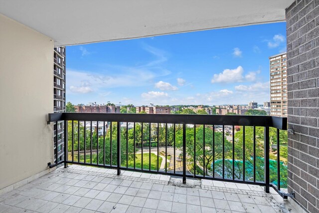 1 Bay Club Dr Unit 8J, Bayside, NY 11360 - photo 9