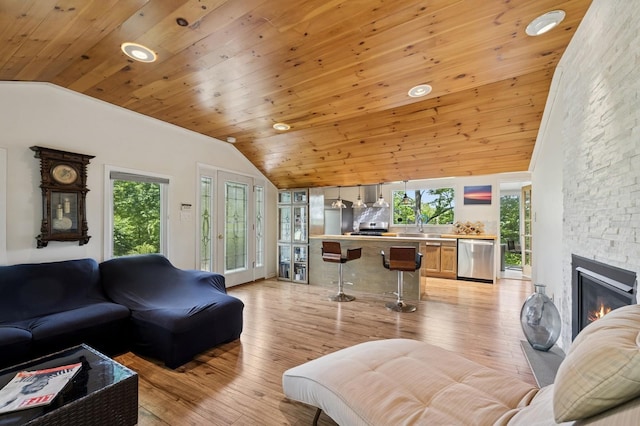 8 Towle Pl, Glen Cove, NY 11542 - photo 4